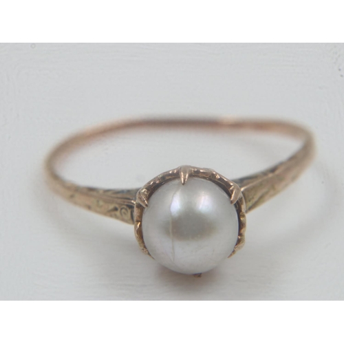 39 - 10ct gold and pearl solitaire ring, size P. UK P&P Group 0 (£6+VAT for the first lot and £1+VAT for ... 