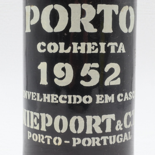 97 - Bottle of Colheita 1952 port with wax seal. UK P&P Group 3 (£30+VAT for the first lot and £8+VAT for... 