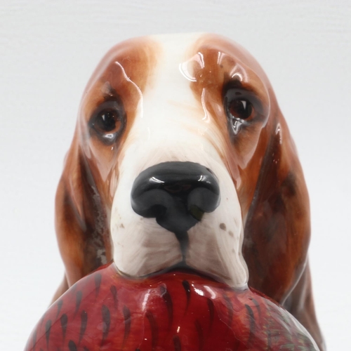 133 - Large Royal Doulton dog and pheasant, HN1001, no cracks or chips, H: 18 cm. UK P&P Group 1 (£16+VAT ... 