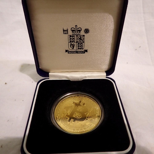 1099 - Cased gold plated bitcoin cryptocurrency token. UK P&P Group 1 (£16+VAT for the first lot and £2+VAT... 