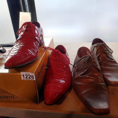 1226 - Two pairs of mens size 9 leather shoes. Boxed Italian red winkle pickers and a brown pair. Not avail... 