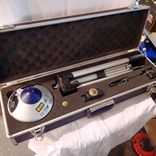 1237 - Laser levelling device, in a hardcase, TUV model EDT-RC-2. Not available for in-house P&P