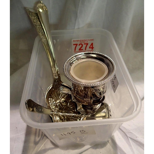 1195B - Plated spoons, strainer and vase. UK P&P Group 2 (£20+VAT for the first lot and £4+VAT for subsequen... 