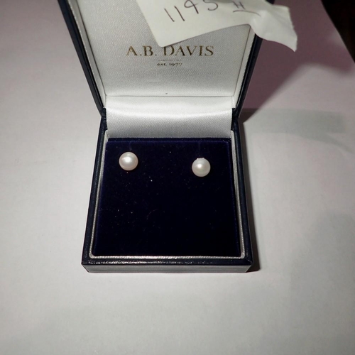 1195H - Boxed A.B Davis 18ct gold stem MOP earrings. UK P&P Group 1 (£16+VAT for the first lot and £2+VAT fo... 