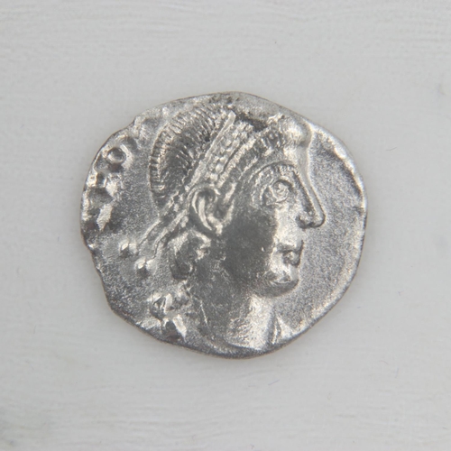 2144 - c330AD Roman silver siliqua - aVF.  UK P&P Group 0 (£6+VAT for the first lot and £1+VAT for subseque... 