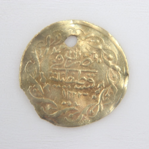 2180 - c.1800-10 Ottoman Empire gold half-cedid mahmudiye, holed, 0.6g. UK P&P Group 0 (£6+VAT for the firs... 