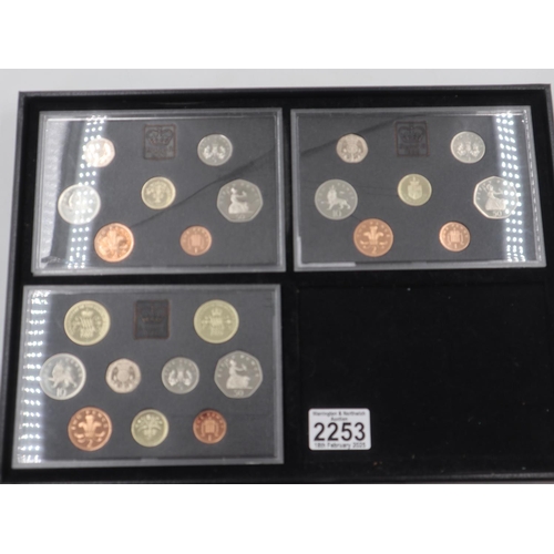 2253 - Fifteen UK uncirculated coin sets, 1974 to 1989. UK P&P Group 2 (£20+VAT for the first lot and £4+VA... 