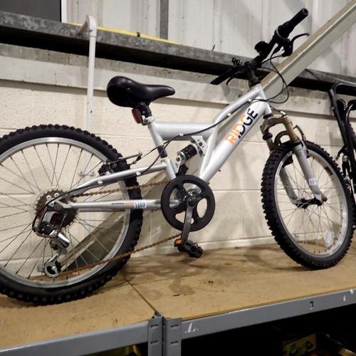 1010 - Ridge mountain bike, 16 inch wheels, 12 inch frame. Not available for in-house P&P