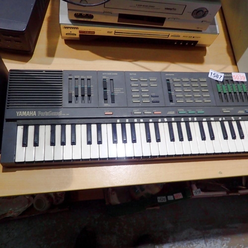 1587 - Yamaha electronic keyboard, porta sound. Not available for in-house P&P