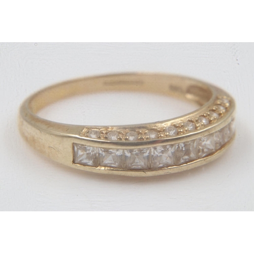 34 - 14ct gold CZ set ring, size T, 3.1g. UK P&P Group 0 (£6+VAT for the first lot and £1+VAT for subsequ... 