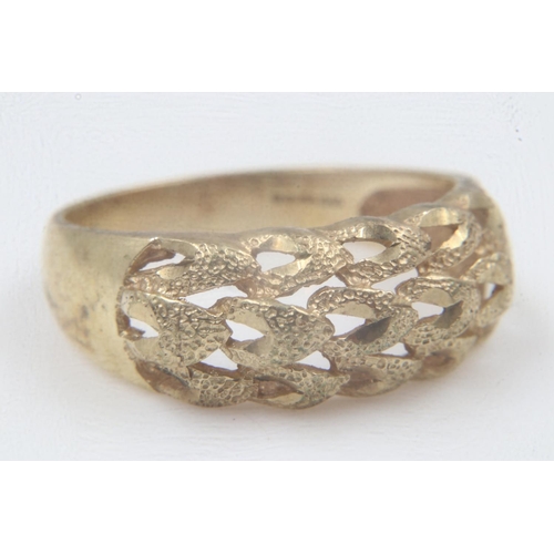 39 - 9ct gold pierced ring with textured effect, size S, 2.9g. UK P&P Group 0 (£6+VAT for the first lot a... 