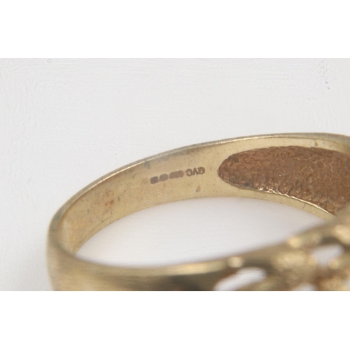 39 - 9ct gold pierced ring with textured effect, size S, 2.9g. UK P&P Group 0 (£6+VAT for the first lot a... 