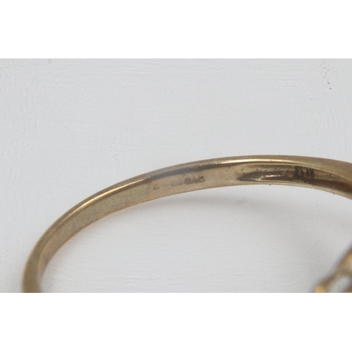 40 - 9ct gold stone set trilogy ring, size V, 2.8g. UK P&P Group 0 (£6+VAT for the first lot and £1+VAT f... 