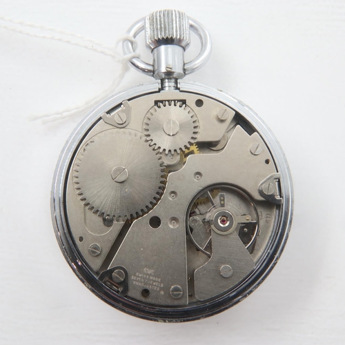 68 - Post War military stop watch, marker CWC, working at lotting. UK P&P Group 1 (£16+VAT for the first ... 