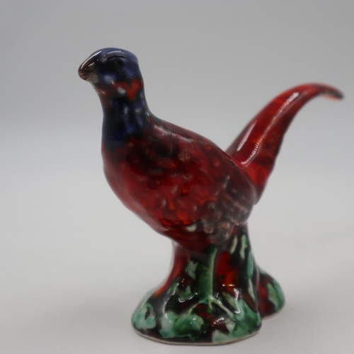 253 - Anita Harris pheasant, signed in gold, no cracks or chips, H: 11 cm. UK P&P Group 2 (£20+VAT for the... 