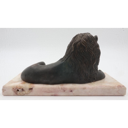 311 - Cast iron lion on a metal plinth. UK P&P Group 2 (£20+VAT for the first lot and £4+VAT for subsequen... 