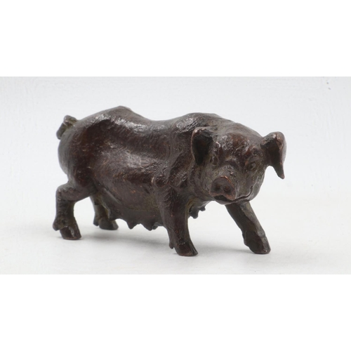 312 - Bronze Chinese pig. UK P&P Group 1 (£16+VAT for the first lot and £2+VAT for subsequent lots)