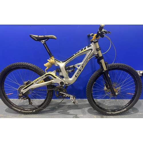 1009 - GT Fury downhill full suspension mountain bike, 23 inch wheels, 17 inch frame, various extra parts t... 