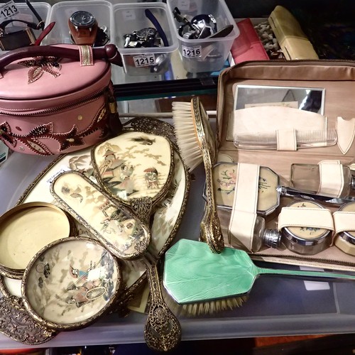 1201 - Chinoiserie decorated six-piece dressing set, with further similar items. Not available for in-house... 