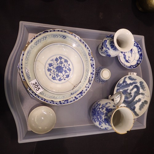 305 - Selection of 18th and 19th century Oriental ceramics, some damages / repairs throughout. Nine pieces... 