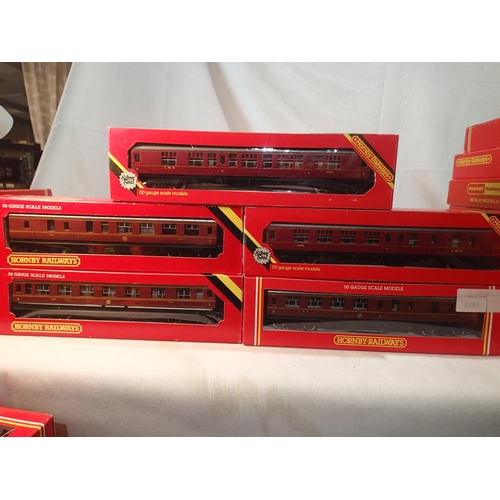 2367 - Five Hornby OO gauge LMS maroon coaches, mostly excellent condition, wear to boxes. UK P&P Group 1 (... 