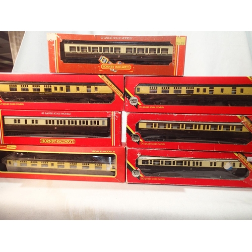 2369 - Seven Hornby OO gauge GWR coaches, mostly excellent condition, boxes are fair. UK P&P Group 1 (£16+V... 