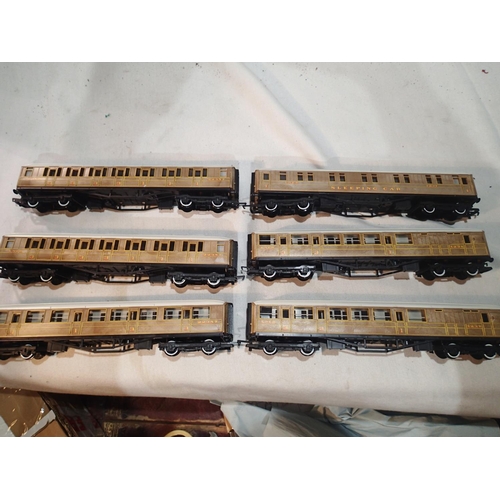 2374 - Six Hornby OO gauge LNER teak coaches, mostly excellent condition, unboxed. UK P&P Group 1 (£16+VAT ... 