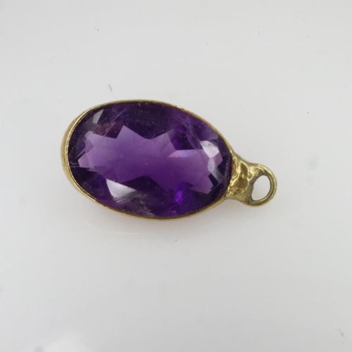 13 - Natural oval cut amethyst in 9ct gold bezel setting, drop L: 10 mm, 0.1g. UK P&P Group 0 (£6+VAT for... 