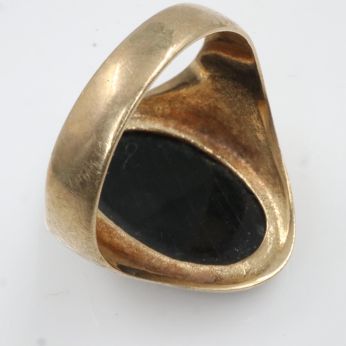 26 - 9ct gold signet ring set with an oval panel of onyx, size L, 4.2g. UK P&P Group 0 (£6+VAT for the fi... 