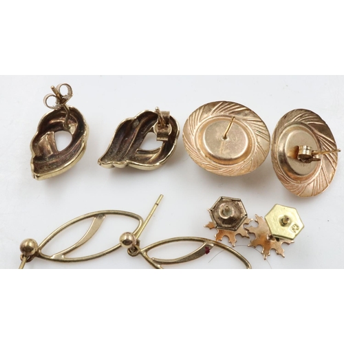 34 - Quantity of 9ct gold earrings, combined 6.8g. UK P&P Group 0 (£6+VAT for the first lot and £1+VAT fo... 