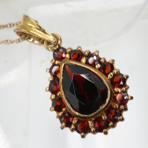 36 - 9ct gold garnet set pendant necklace, pendant drop L: 20 mm, 1.6g. UK P&P Group 0 (£6+VAT for the fi... 