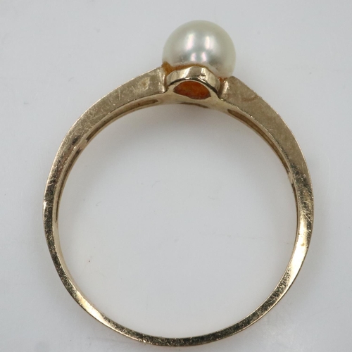 37 - 9ct gold pearl ring with split shank setting, size O, 1.4g. UK P&P Group 0 (£6+VAT for the first lot... 