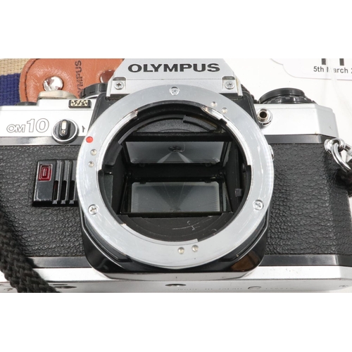 117 - Olympus OM10 with 70-210mm zoom lens. UK P&P Group 2 (£20+VAT for the first lot and £4+VAT for subse... 