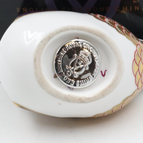 265 - Royal Crown Derby wren paperweight, with silver stopper. UK P&P Group 1 (£16+VAT for the first lot a... 