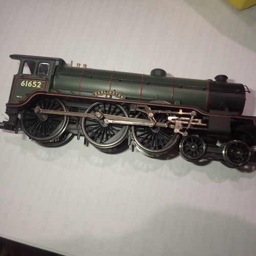 2381 - Hornby OO gauge, R2209, class B17, Darlington, 61652, green, early crest, excellent condition, wear ... 