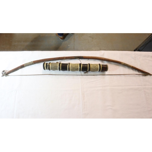 2044 - 19th century African bow and quiver. UK P&P Group 2 (£20+VAT for the first lot and £4+VAT for subseq... 