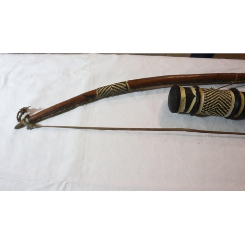 2044 - 19th century African bow and quiver. UK P&P Group 2 (£20+VAT for the first lot and £4+VAT for subseq... 