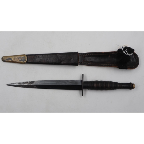 2251 - British WWII Fairbairn Sykes model 3 'Commando' dagger, with metal-mounted leather sheath, un-named.... 