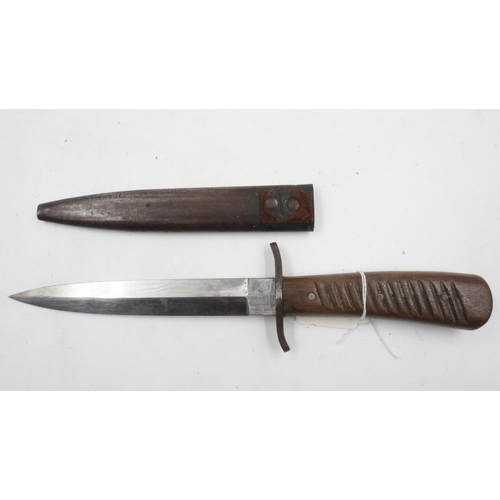 2260 - Imperial German WWI trench knife with scabbard. UK P&P Group 2 (£20+VAT for the first lot and £4+VAT... 