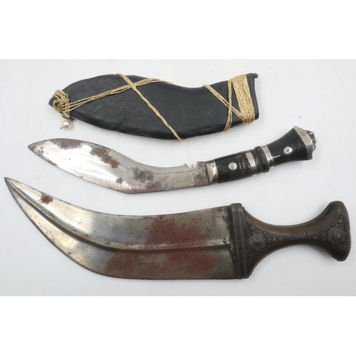 2269 - Ottoman Empire jambiya, lacking sheath and a small Indian kukri. UK P&P Group 2 (£20+VAT for the fir... 