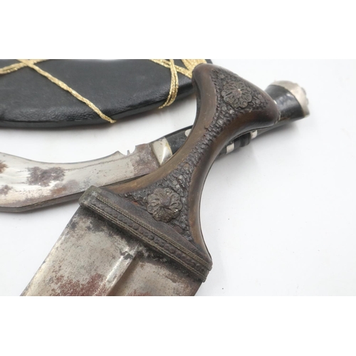 2269 - Ottoman Empire jambiya, lacking sheath and a small Indian kukri. UK P&P Group 2 (£20+VAT for the fir... 