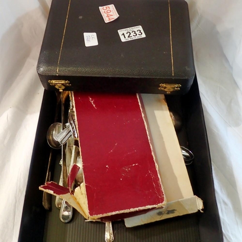 1233 - Assorted metal cutlery, some boxed. UK P&P Group 2 (£20+VAT for the first lot and £4+VAT for subsequ... 