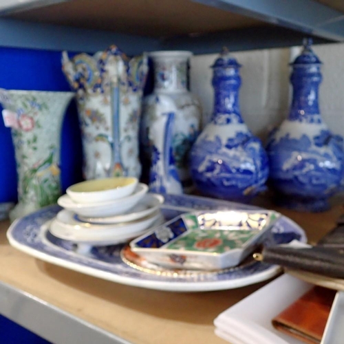 1284 - Assorted ceramics, including Spode Italian Garden in blue and white and a blue and white meat plate.... 