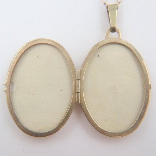 19 - 9ct gold oval locket on a fine-link 9ct gold neck chain, 5.2g. UK P&P Group 0 (£6+VAT for the first ... 