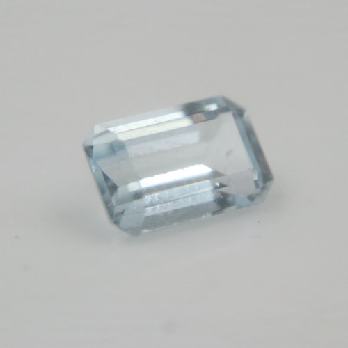 28 - Natural loose aquamarine gemstone, emerald cut, 1.43cts. UK P&P Group 0 (£6+VAT for the first lot an... 