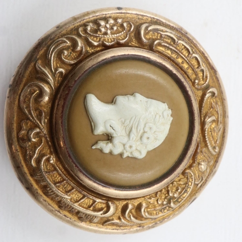 77 - Cameo set yellow metal and bakelite pill box. UK P&P Group 1 (£16+VAT for the first lot and £2+VAT f... 