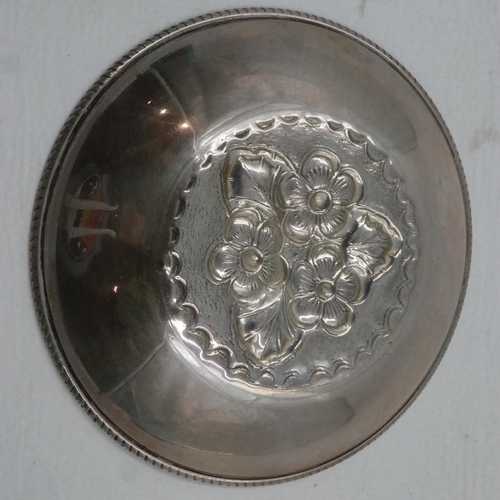 85 - 925 silver circular bowl with floral decoration in relief, D: 90mm, 30g. UK P&P Group 1 (£16+VAT for... 