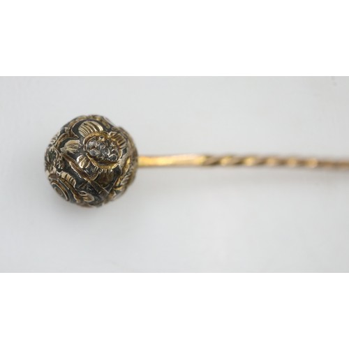 46 - 9ct gold stick pin. UK P&P Group 0 (£6+VAT for the first lot and £1+VAT for subsequent lots)