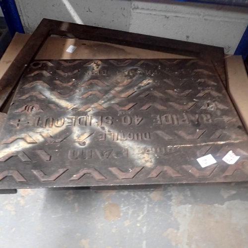 1900C - PAM Ductile man hole covers and surround, 55 x 70 cm. Not available for in-house P&P