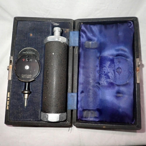 1196 - Boxed ophthalmoscope. UK P&P Group 2 (£20+VAT for the first lot and £4+VAT for subsequent lots)